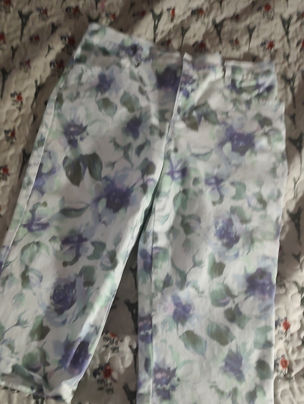 Gloria Vanderbilt Floral Capris Pants in Light Blue, Green, and Lavender